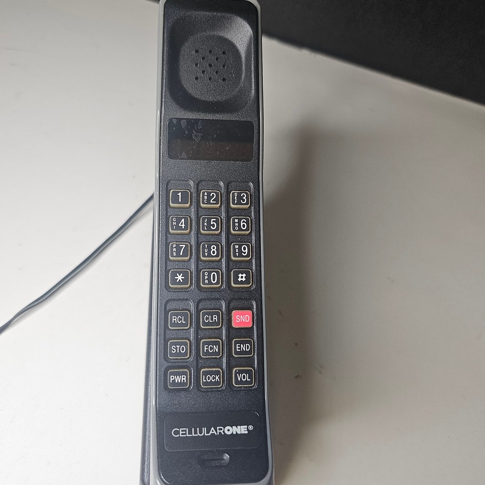 Vintage Motorola DynaTAC 8000M Brick Phone Mobile Cell Phone with Charging Base - Picture 3 of 16